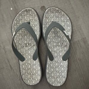 Nike women’s gray sandals size 7